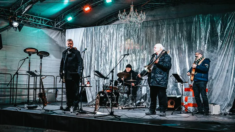 Band auf der Bühne