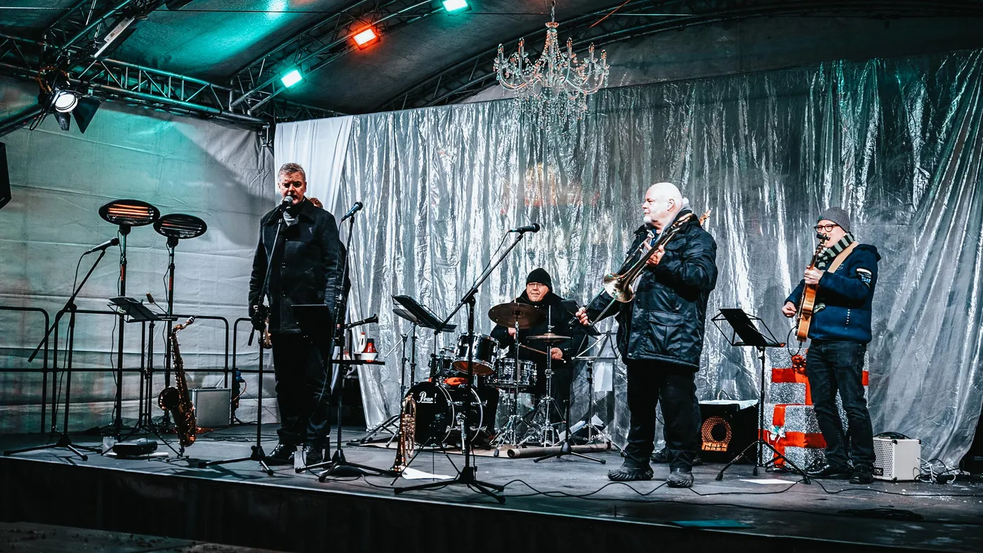 Live-Musik auf der Bühne des Potsdamer Weihnachtszaubers